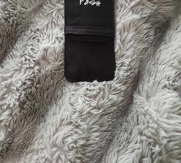 Posh Red Makeup Brush Set - Picture 5 of 5